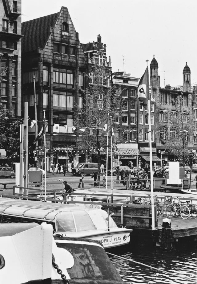 #43 Amsterdam sightseeing boats, 1970s