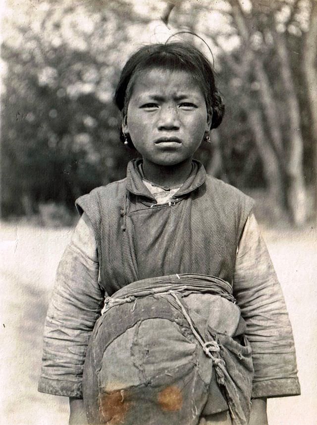 #34 Native girl in Peking