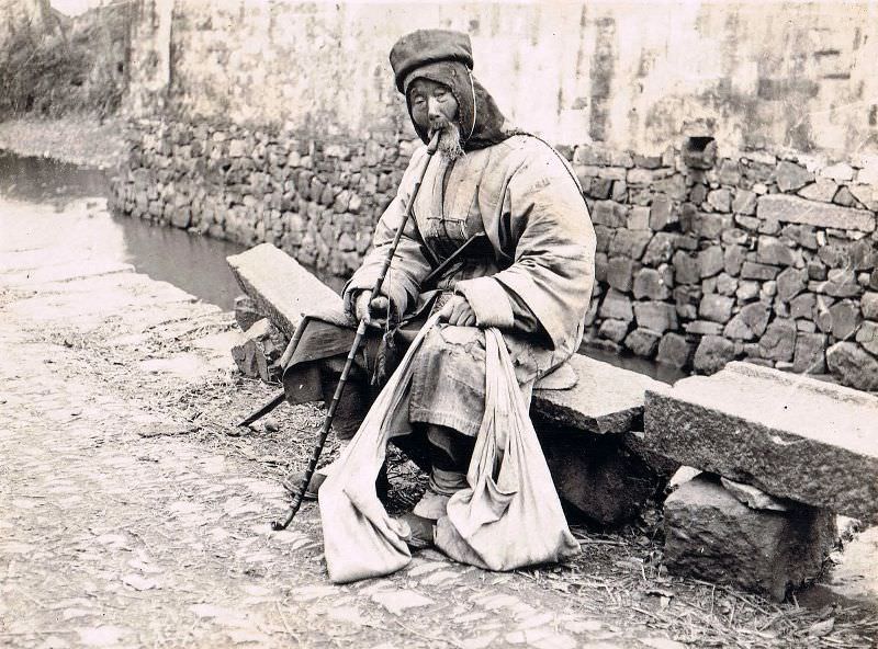 #35 Old man with (opium)? pipe