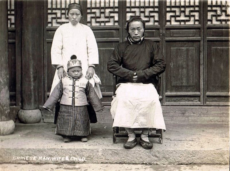 #40 Portrait of a Chinese family
