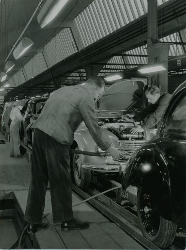#5 Fueling finished cars, 1951
