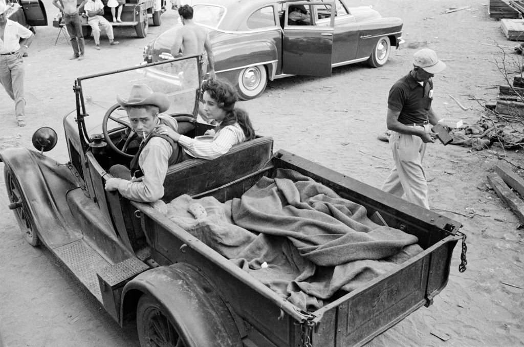 #10 Elizabeth Tayor and James Dean on the set of the movie “Giant” in July 1955 in Marfa, Texas.