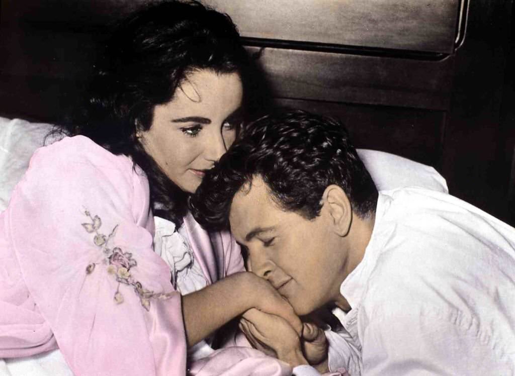#28 Elizabeth Tayor and James Dean on the set of the movie ‘Giant’, 1955