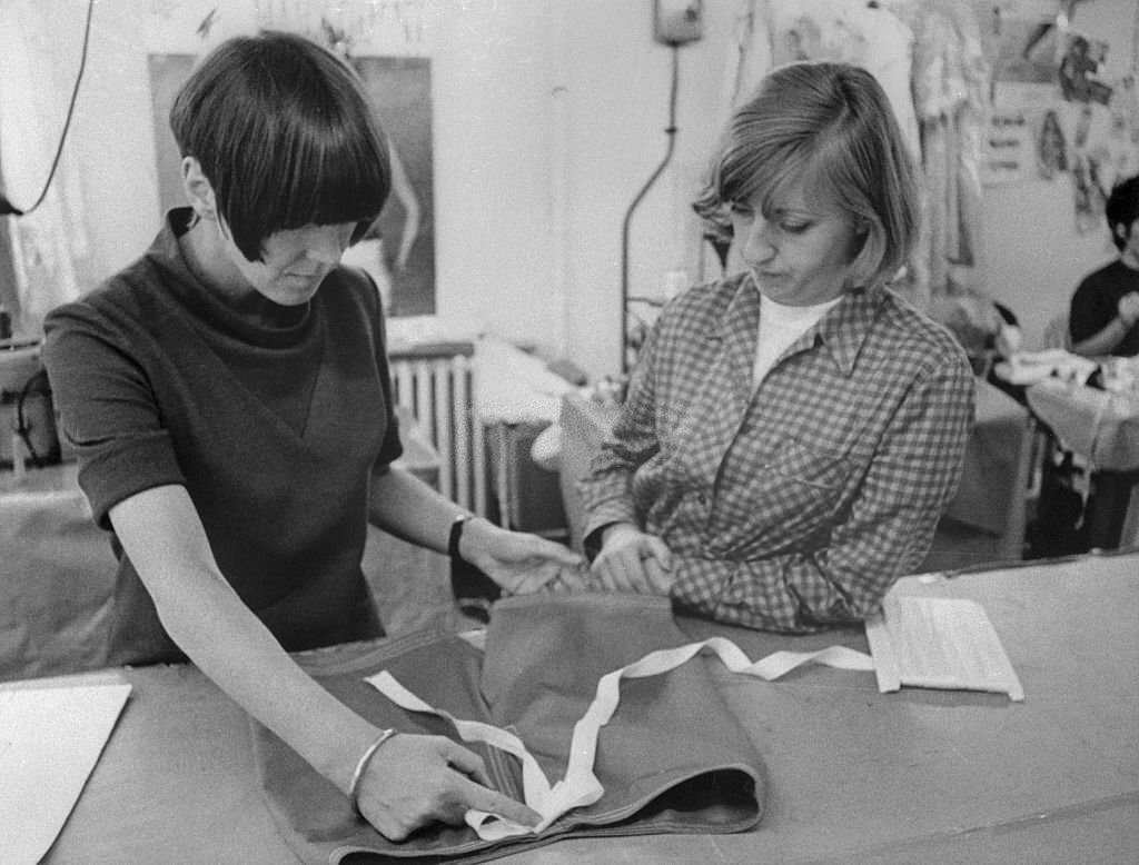 #6 Mary Quant discusses the trimming for a pair of culottes.