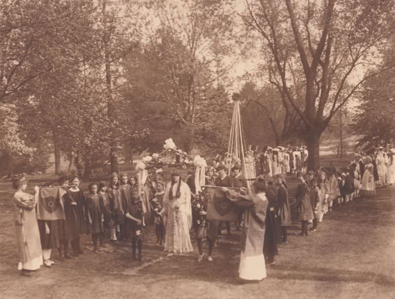 #5 Girton School for Girls May Revels, 1914, The Pageant
