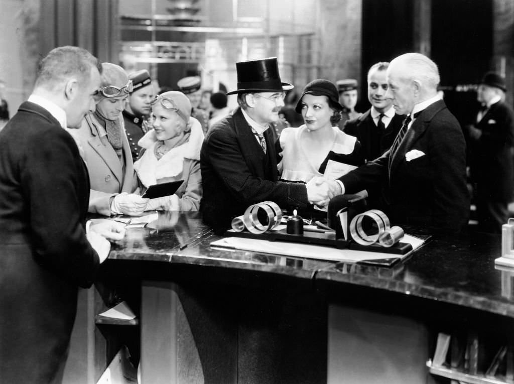 #31 People in Hotel, 1932