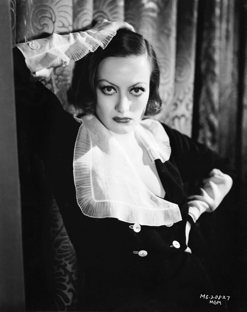 #43 Joan Crawford in costume for her role in ‘Grand Hotel’.