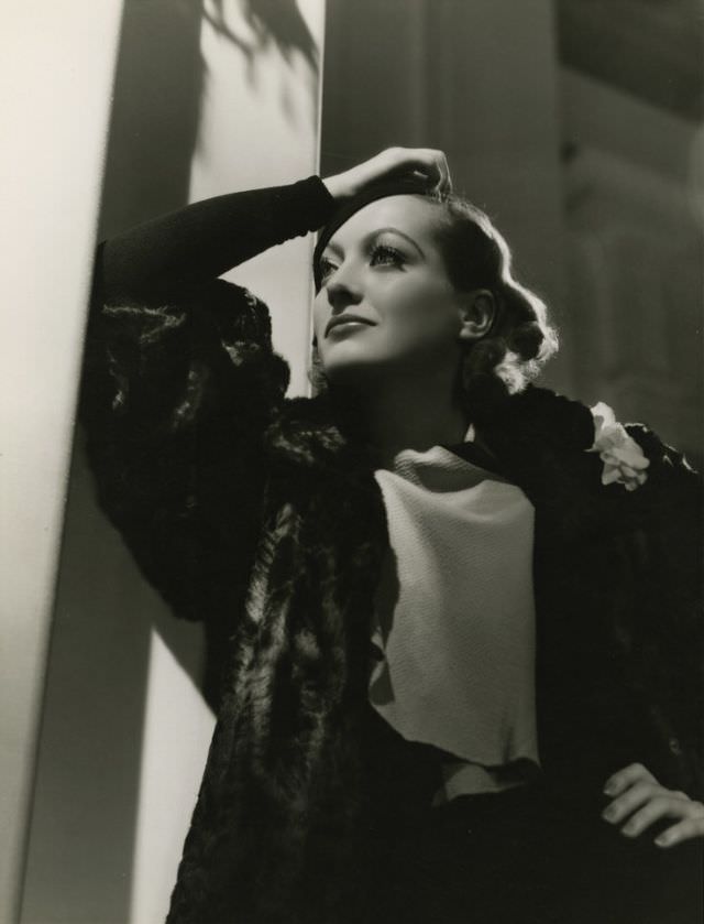#18 Joan Crawford during the filming of ‘Grand Hotel (1932)’ #18 Celebrities