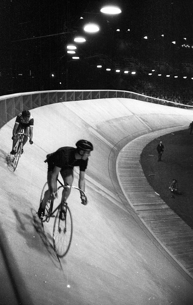 #29 Team Itay in action on track during race at Velodrome Melbourne, 1956