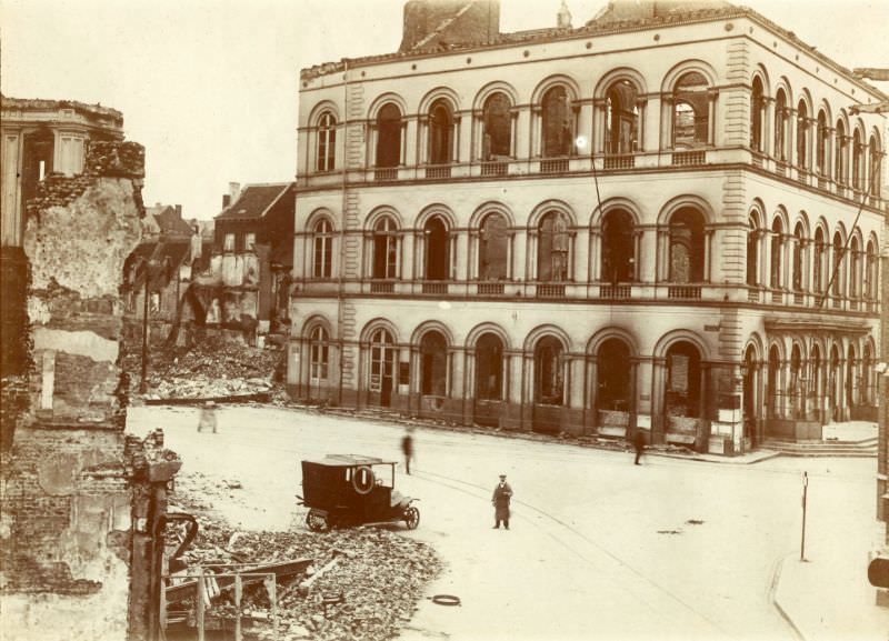 #20 National Bank (Tafelrond quondam et futuris) gutted, Leuven, August 1914