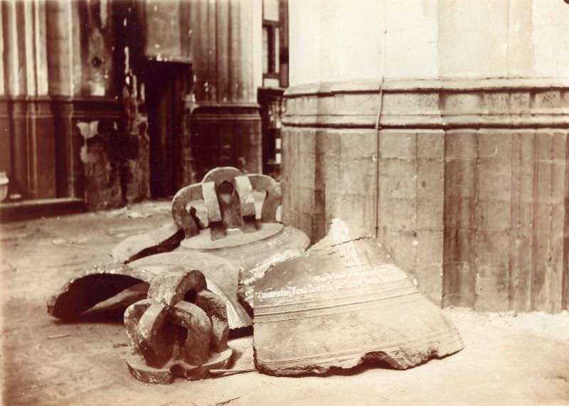 #32 St-Pieterskerk shattered bell, Leuven, August 1914