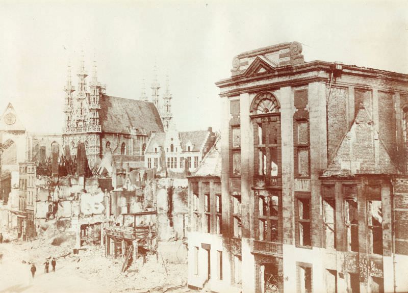 #4 City Hall and St-Pieterskerk from Naamsestraat, Leuven, August 1914