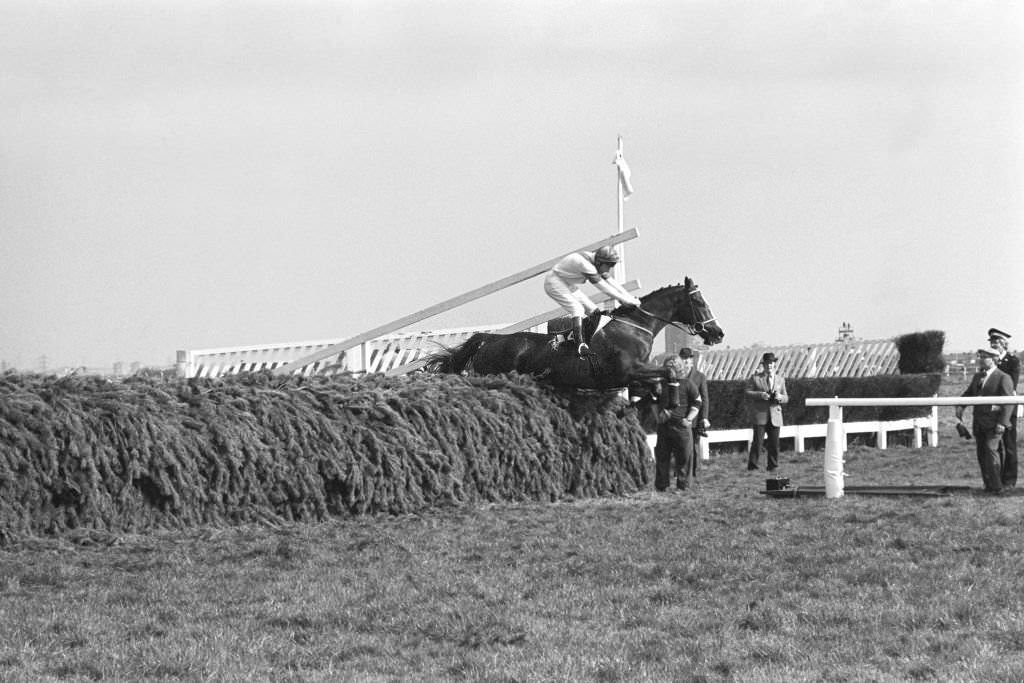 #31 Horse Racing – Grand National Steeplechase – Aintree Racecourse, Liverpool, 1980s