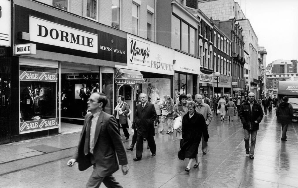 #112 Christmas shoppers on Bold Street, Liverpool, 24th November 1986.