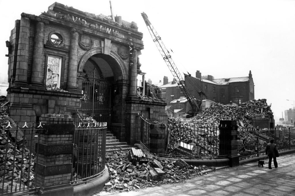 #81 David Lewis Hostel, circa 1980