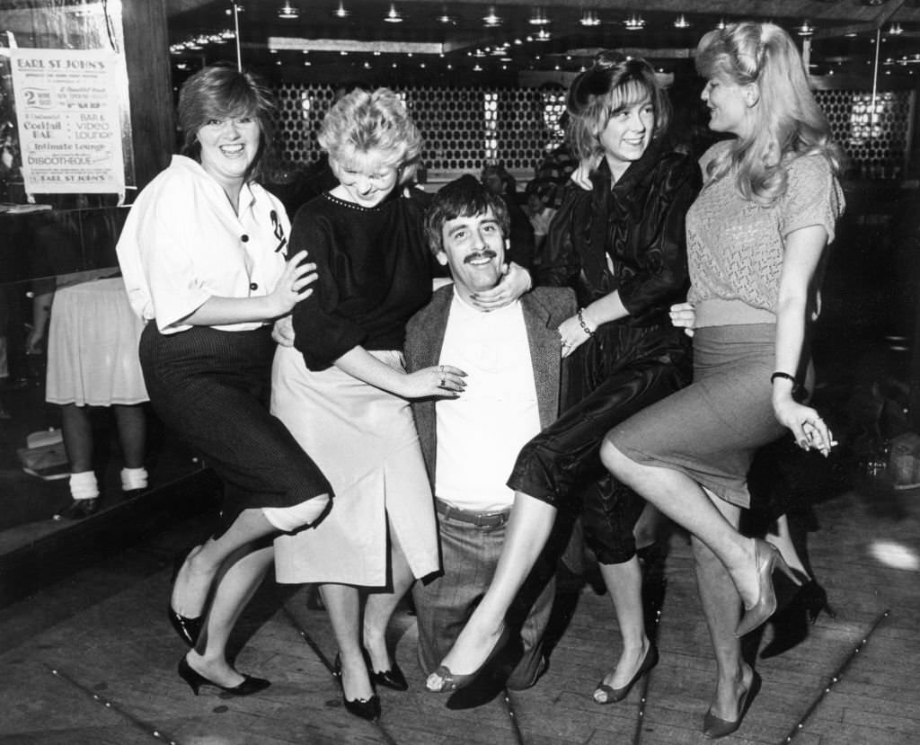 #121 Funtime at the Earl St John disci below the Rockfords Wine Bar, 27th October 1984.