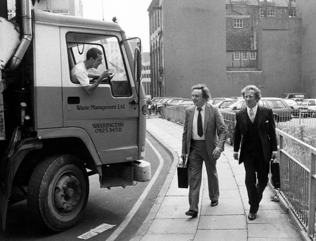 #139 Ken Dodd arriving at court, 20th July 1989.