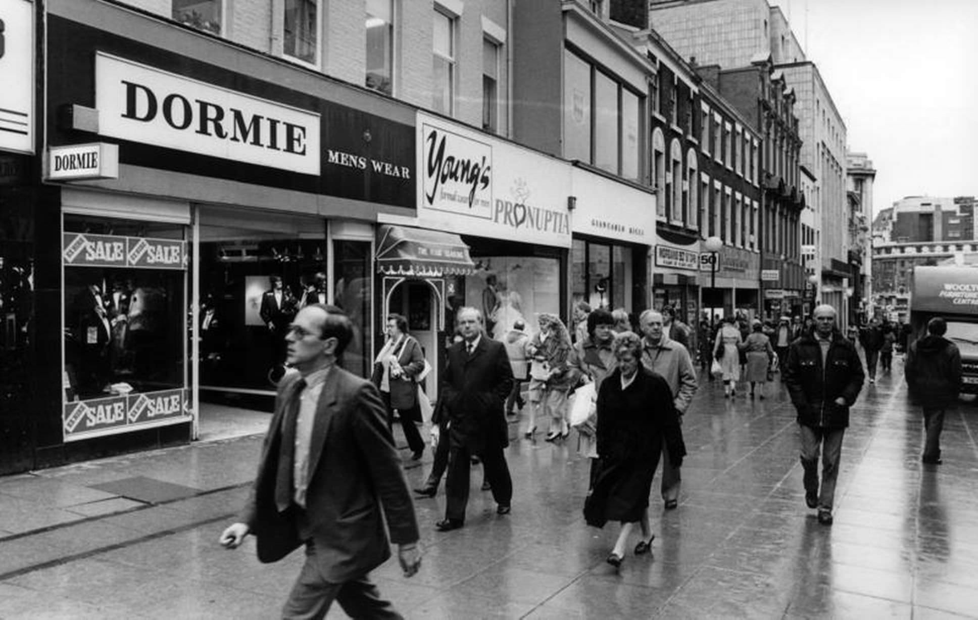 #16 Christmas shoppers on Bold Street, Liverpool, Merseyside. 24th November 1986.