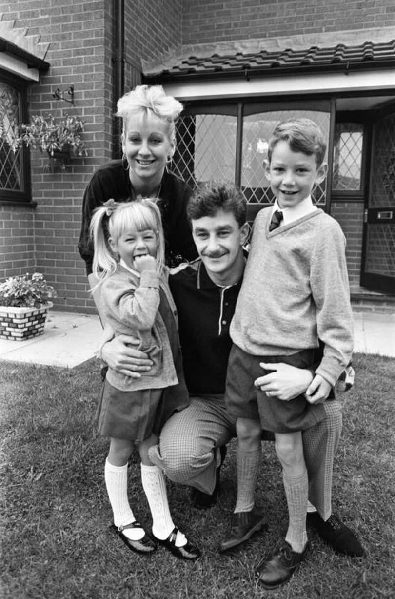 #30 Liverpool footballer John Aldridge at home with his family, 13th September 1989.