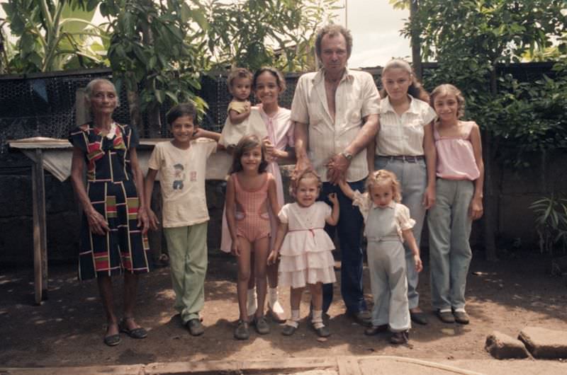 #24 La Conchita with her son and his eight children, Managua, Nicaragua, 1985