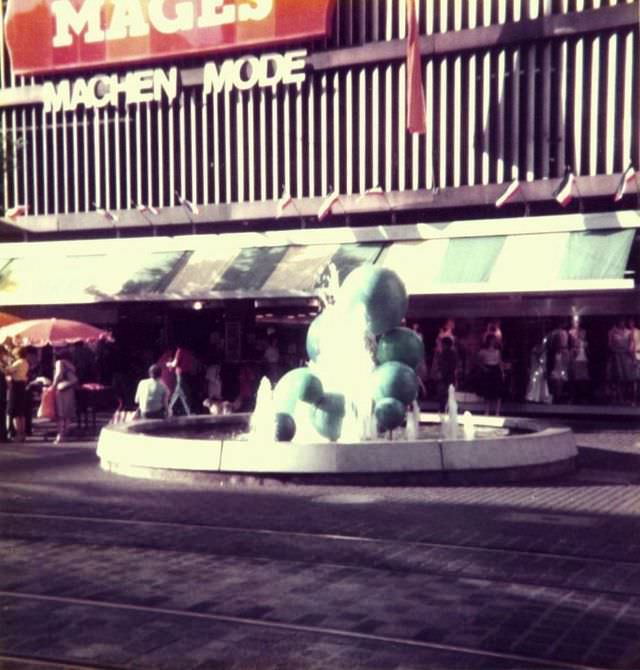 #13 The Planken at Mages with dumpling fountain, 1975
