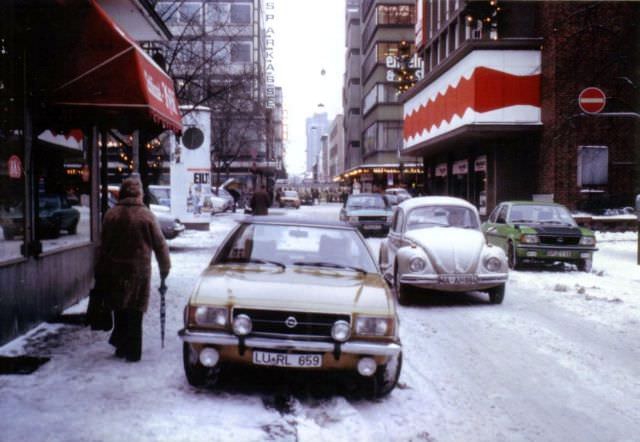 #18 Between N5 + N6. Right furniture Böhme, today the Engelhorn sports house, 1978