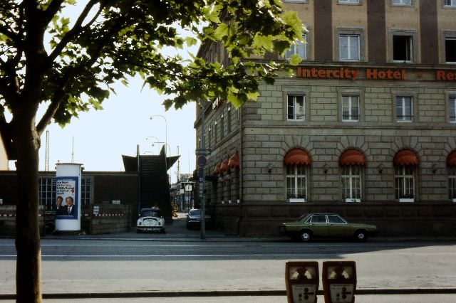 #33 The station footbridge to the Lindenhof, 1979
