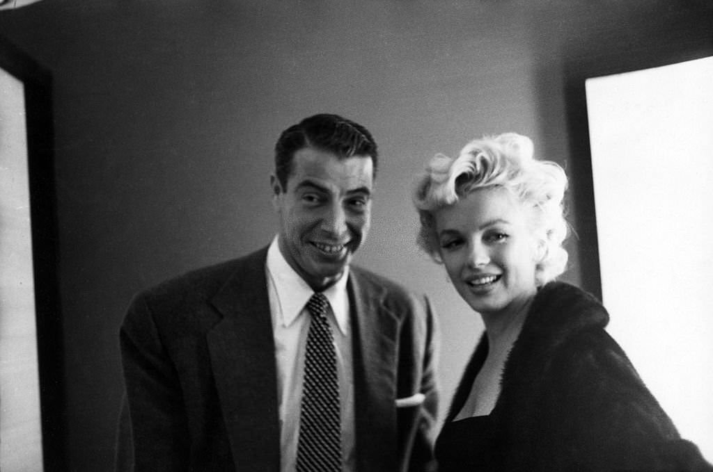 #6 Marilyn Monroe with Joe Dimaggio, in 1955 in New York City.