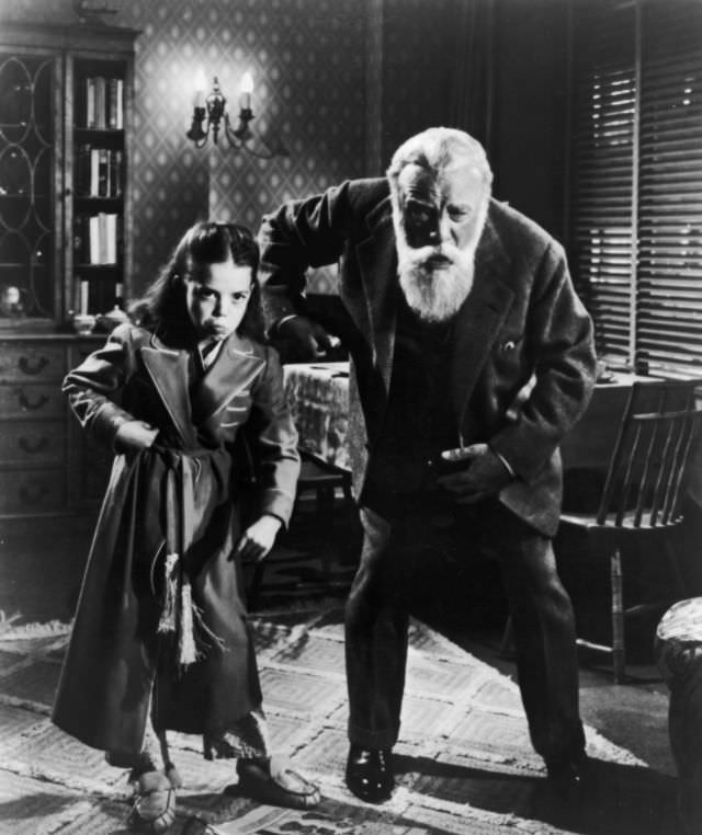 A Holiday Classic: Beautiful Photos from the movie &;Miracle on the 34th Street (1947)&; Movies &; TV