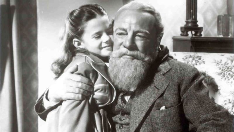 A Holiday Classic: Beautiful Photos from the movie &;Miracle on the 34th Street (1947)&; Movies &; TV