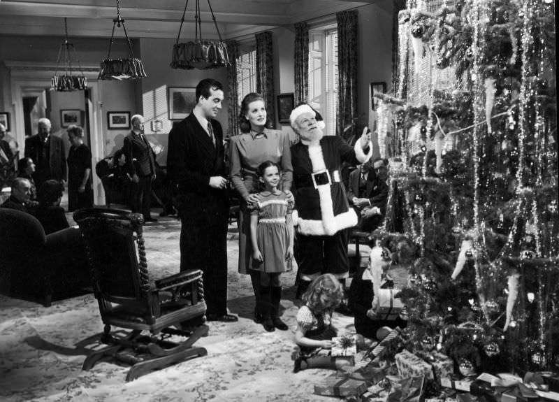 A Holiday Classic: Beautiful Photos from the movie &;Miracle on the 34th Street (1947)&; Movies &; TV