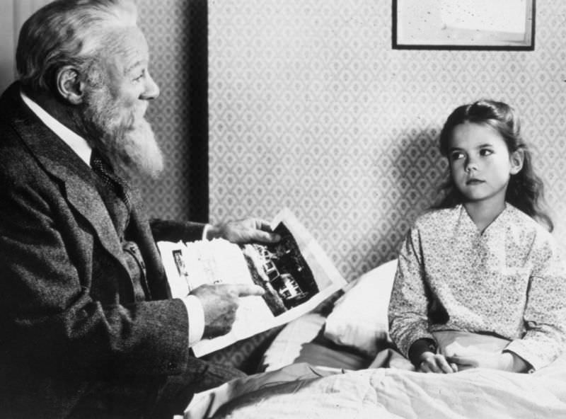 A Holiday Classic: Beautiful Photos from the movie &;Miracle on the 34th Street (1947)&; Movies &; TV