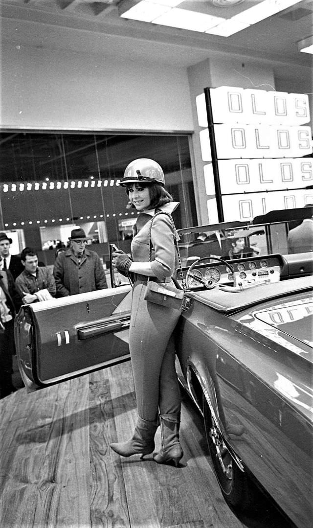 #86 New York Auto Show, 1965