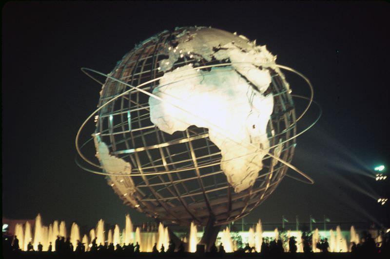 #71 Unisphere at night