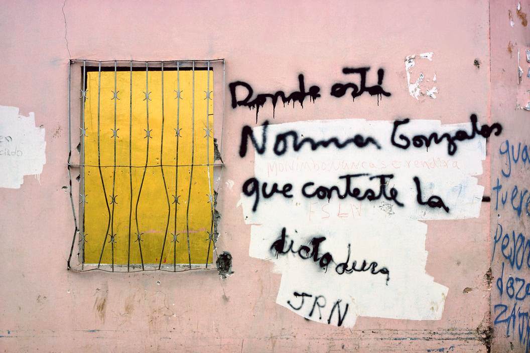 #74 Wall graffiti on Somoza supporters house burned in Monimbo, 1978