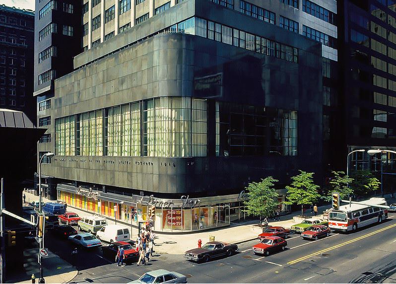#47 Northeast corner showing the ground level retail space topped by the marble-clad, triple-height banking floor.