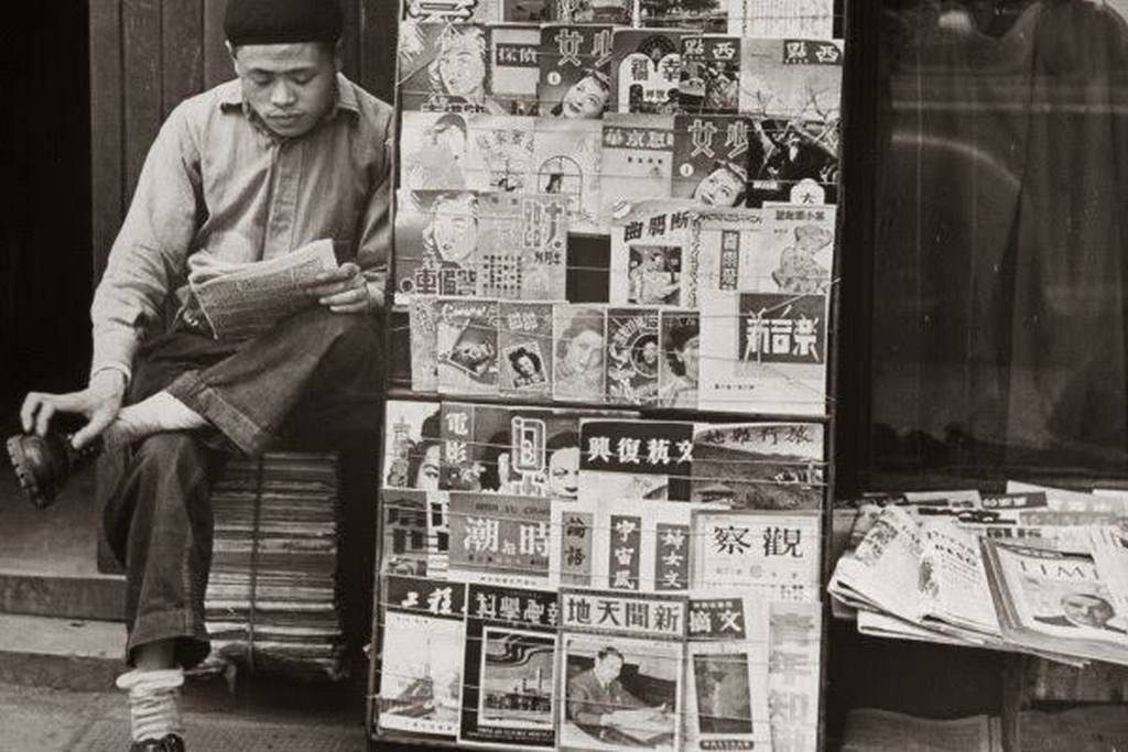 #102 A newsstand on the side of a Shanghai street. Other than local newspapers and periodicals.