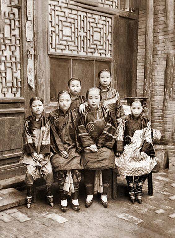 #63 Jeunes Filles Chinoises, 1901