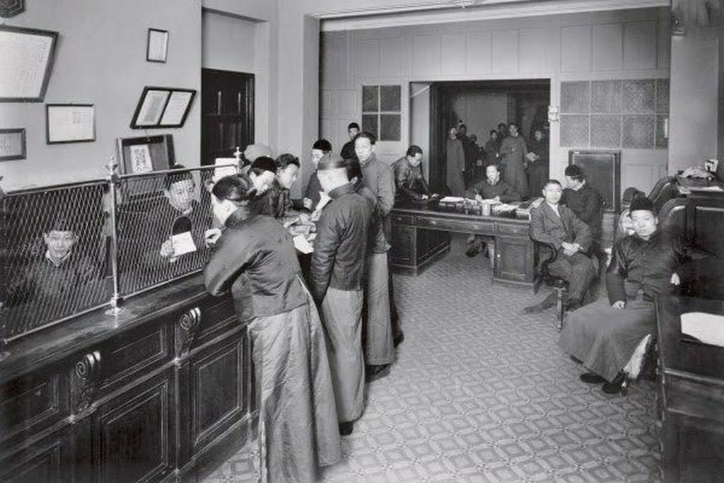 #86 Inside the International Savings Society on Shanghai’s Avenue Edward (today’s Yan’an East Road), 1913