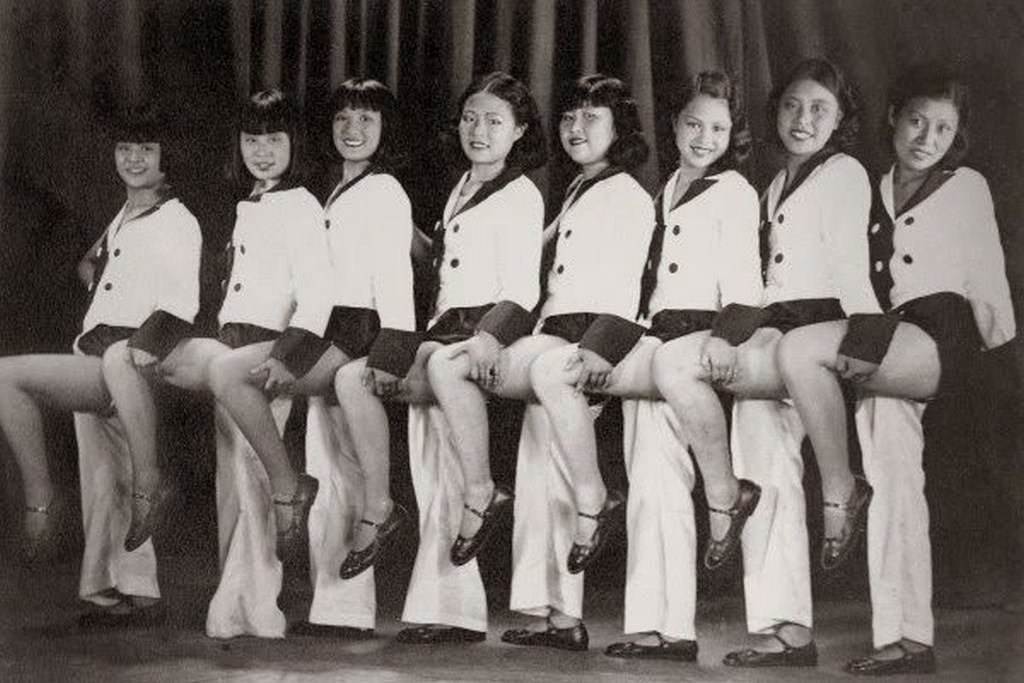 #1 Zhou Xuan (third from left), the star singer known as the “Golden Voice”, 1930