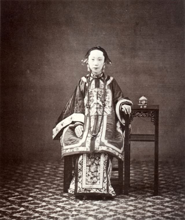 #25 Wife of a mandarin, Canton, 1861