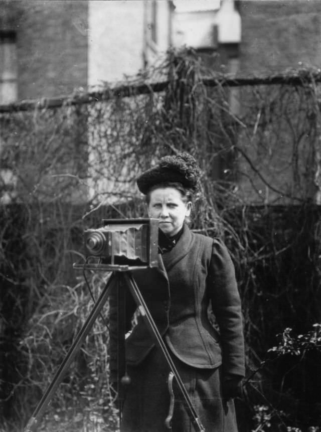 #18 Portrait of Christina Broom taken by her daughter Winifred Broom, 1910