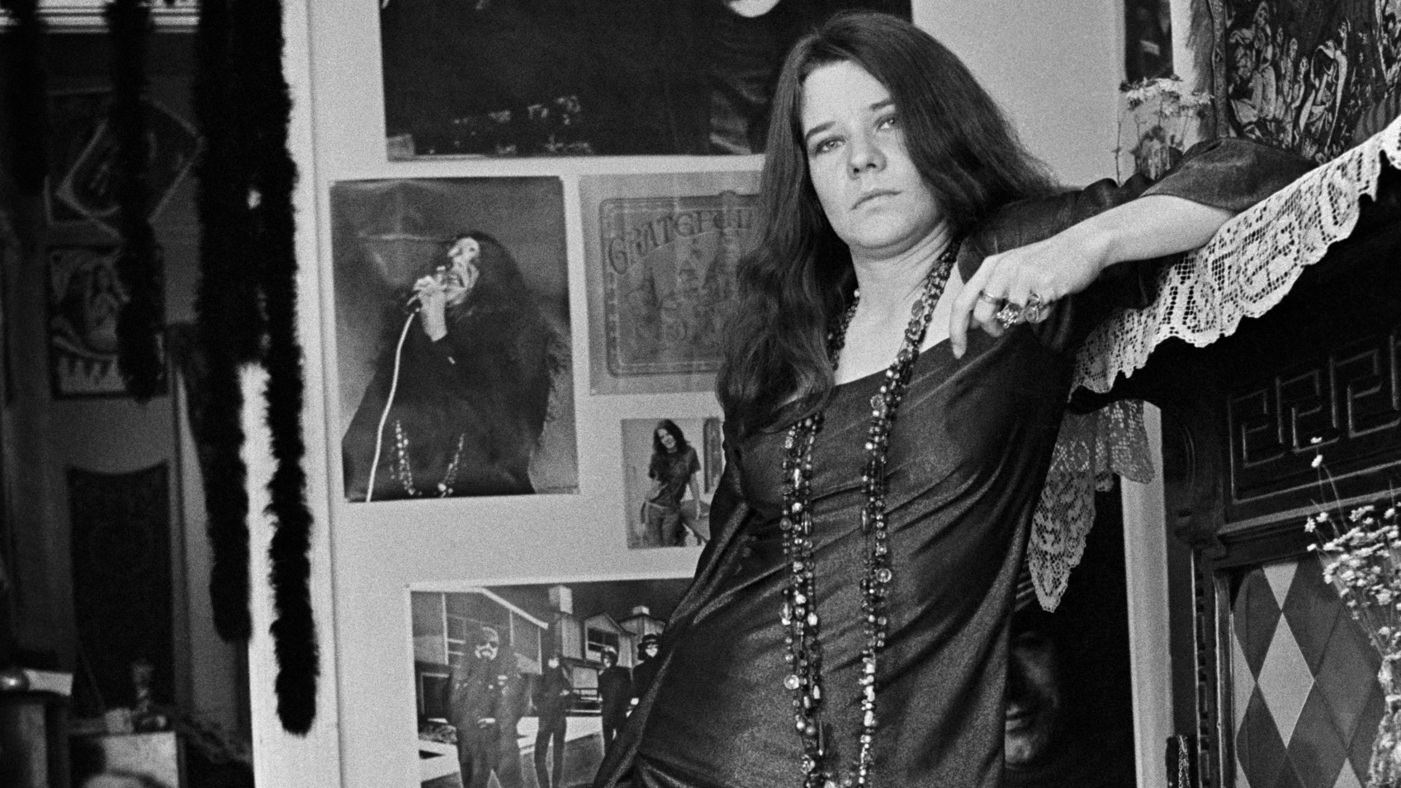 #13 Janis Joplin in her apartment on Lyon Street in San Francisco, California in 1968.