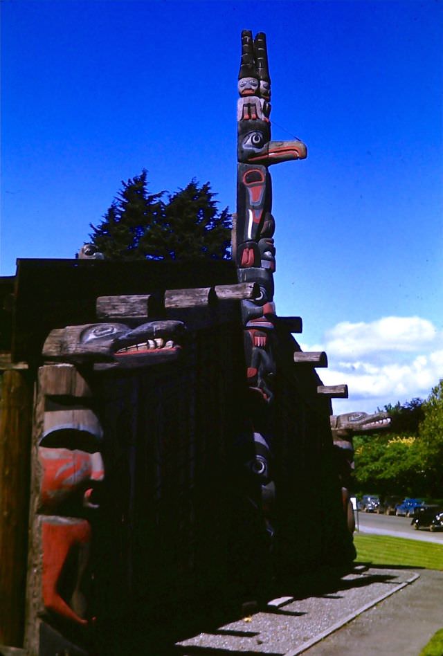 #37 Victoria. Thunderbird Park – Totem Poles, 1947