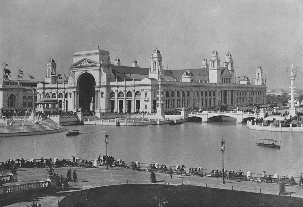 The Electricity Building, with MacMonnies’ Fountain and the Mining Building at the World’s Columbian Exposition in Chicago, 1893.