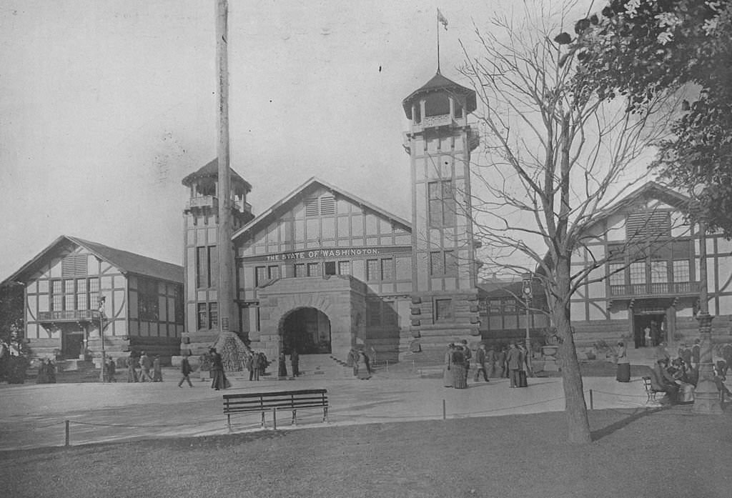 #115 The Washington State Buildings, showing the main building and annexes on each side and the Great Liberty Pole at the World’s Columbian Exposition in Chicago, 1893.