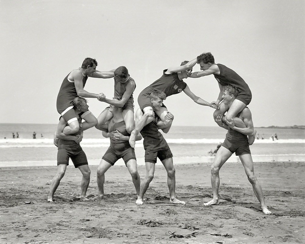 #64 Maranui Surf Life Saving Club ‘cock fighting’ at Lyall Bay, Wellington, 1914