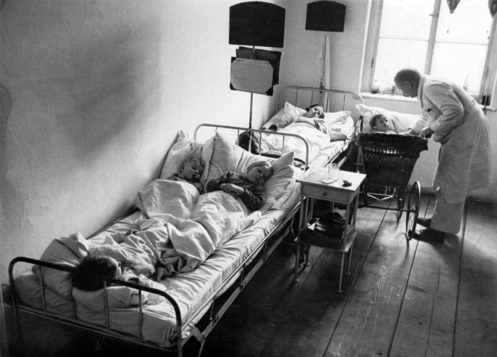 #91 A Sudeten German hospital in Czech Elbogen (Looket) in May 1938.