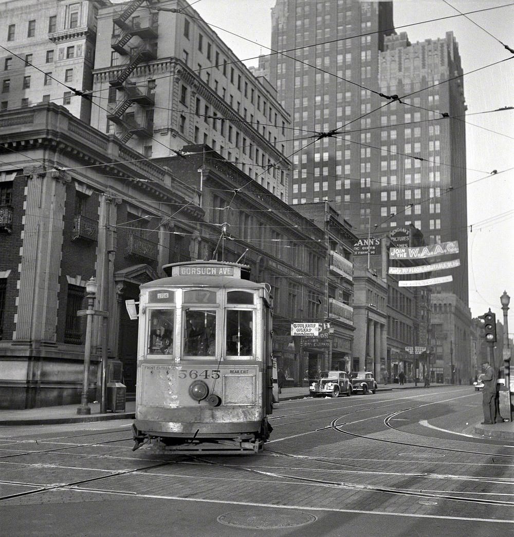 #46 2 & N Calvert Street, Baltimore, 1943