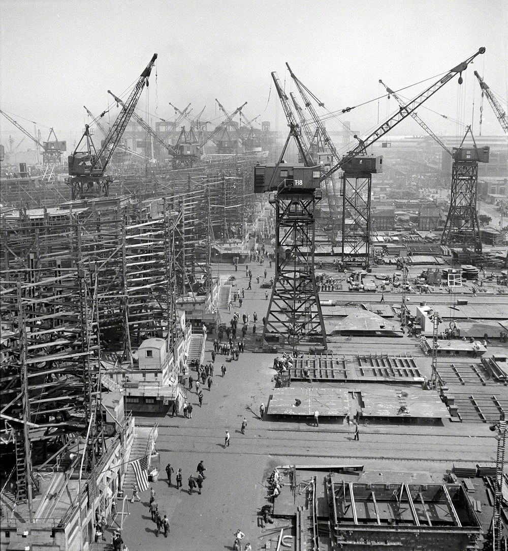 #18 Bethlehem-Fairfield shipyards, Baltimore, May 1943